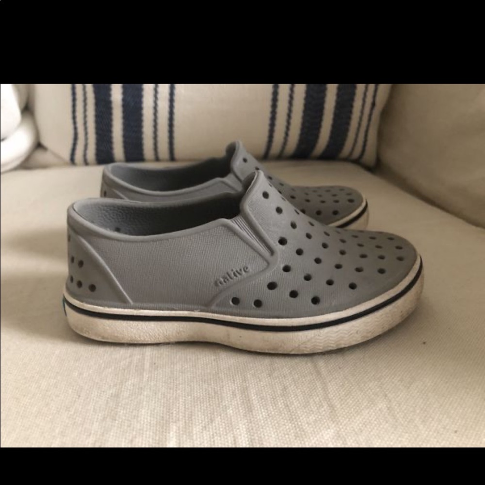 NATIVE TODDLER SHOE SIZE 7
